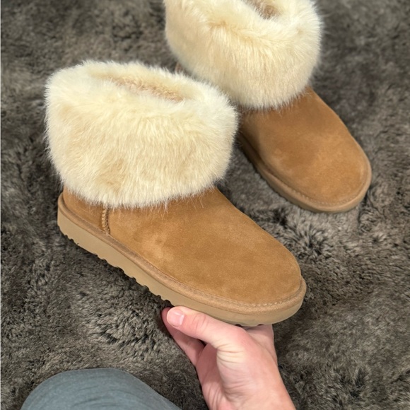 Women’s Ugg Mini Toscana Cuff Boot - Picture 2 of 5